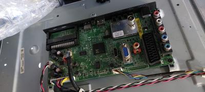 Основна платка - MAIN BOARD 32AV933 REV.1.02 от телевизор TOSHIBA модел 32HL933G със счупен дисплей LTA320HN03 